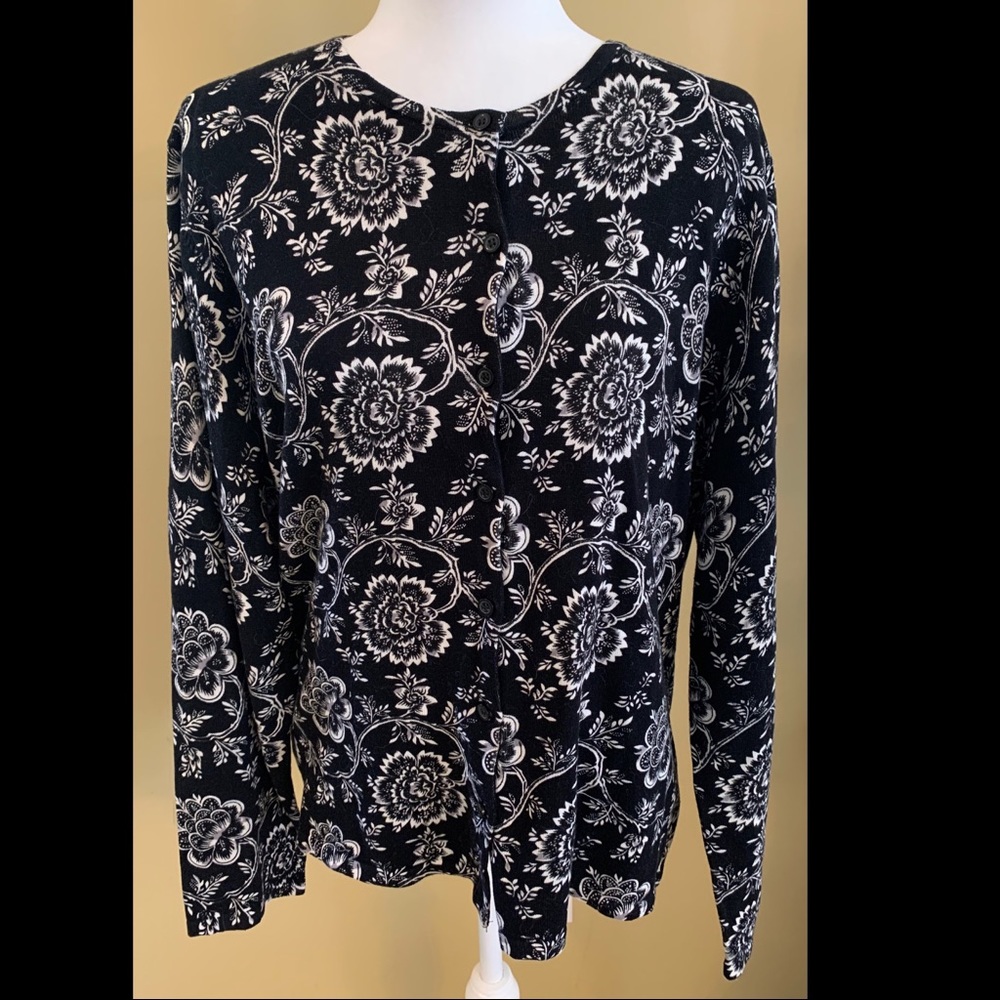 Floral Cardigan. XL